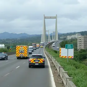 trânsito nas faixas inferiores do Eixão Norte
